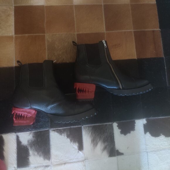 Hazama boots size 27.5 UNISEX (13W 11M) - Picture 1 of 4